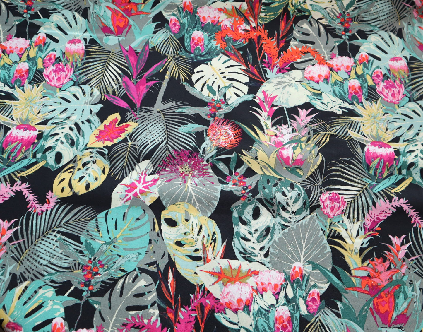 Premium Cotton - 1/2 YARD - Tropicalia Dark