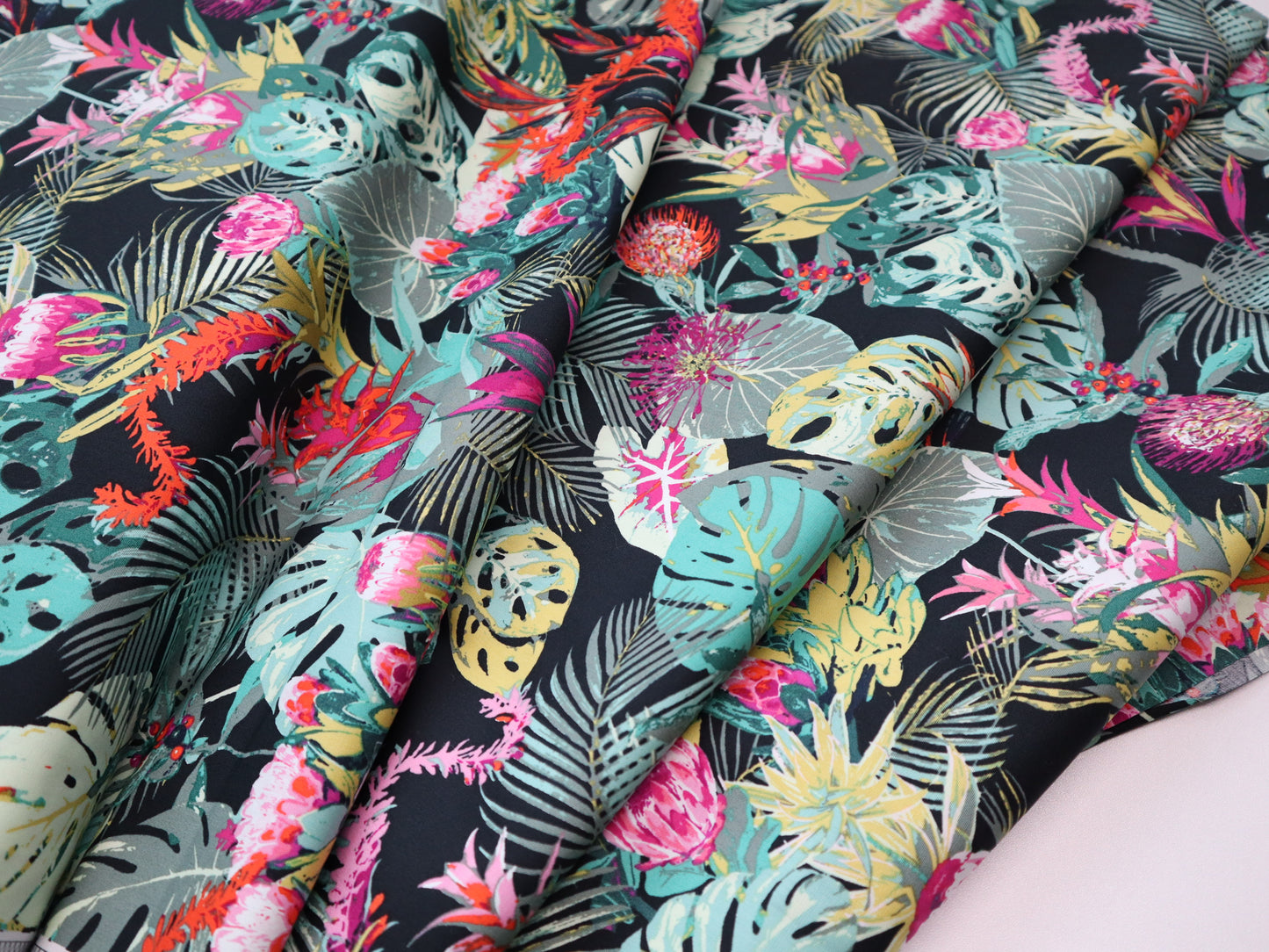 Premium Cotton - 1/2 YARD - Tropicalia Dark