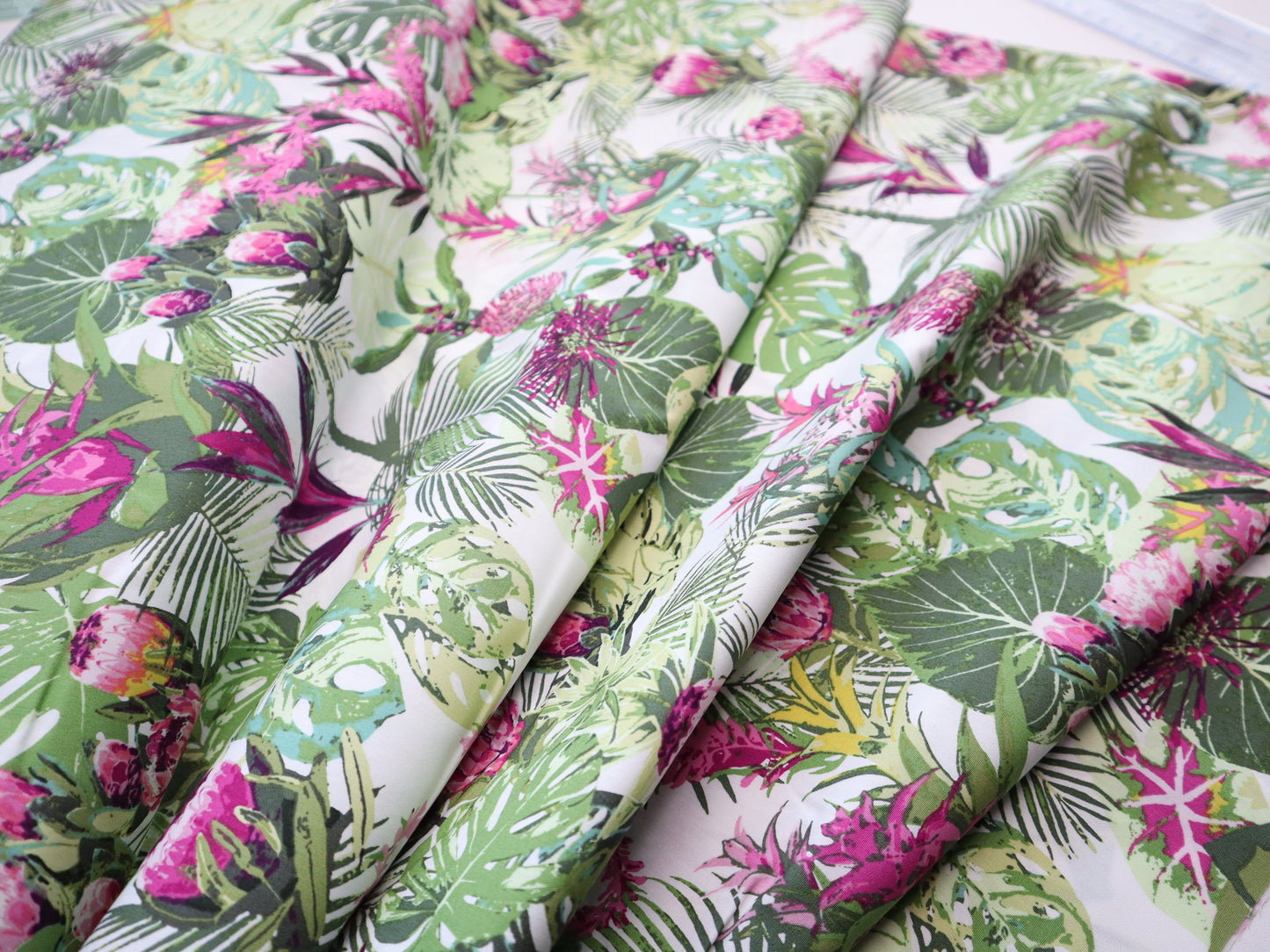 Premium Cotton - 1/2 YARD - Tropicalia Light