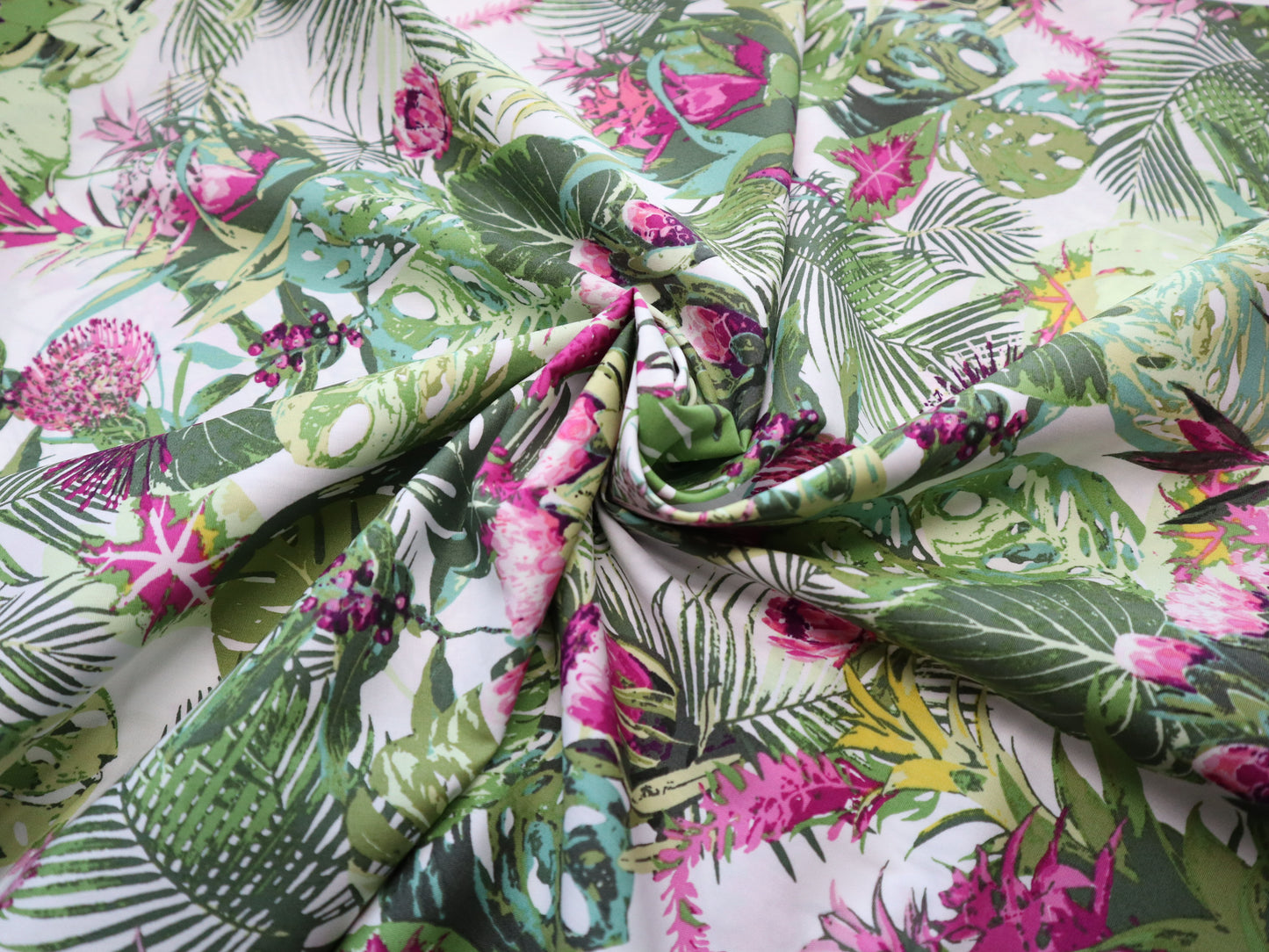 Premium Cotton - 1/2 YARD - Tropicalia Light