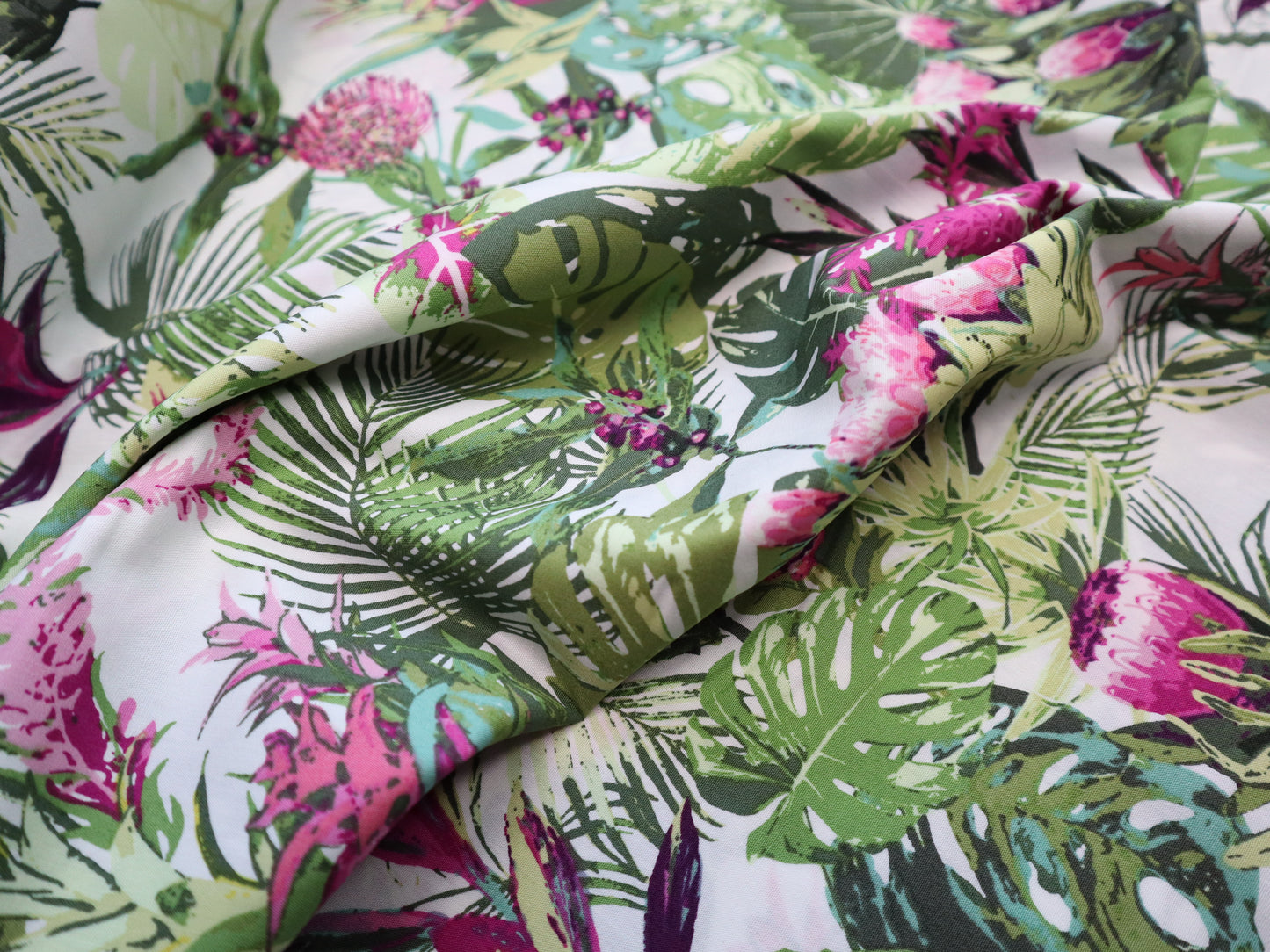 Premium Cotton - 1/2 YARD - Tropicalia Light