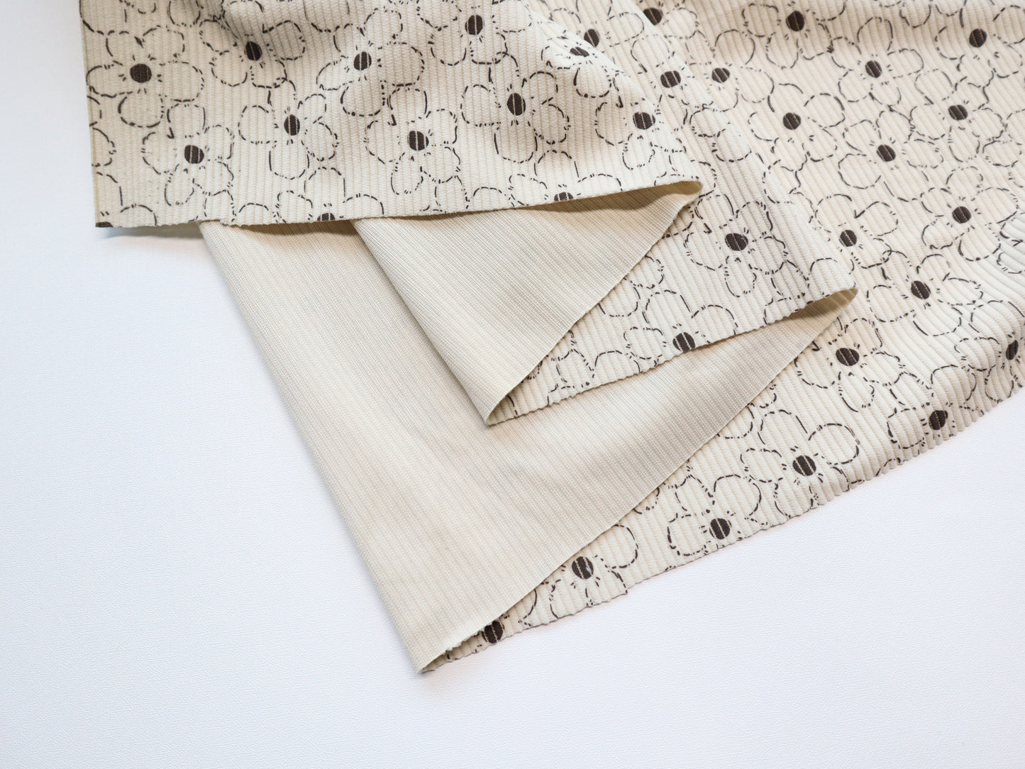 REMNANT/OFFCUT - Corduroy 8 Wale - Cream Flower - 22" x 58"