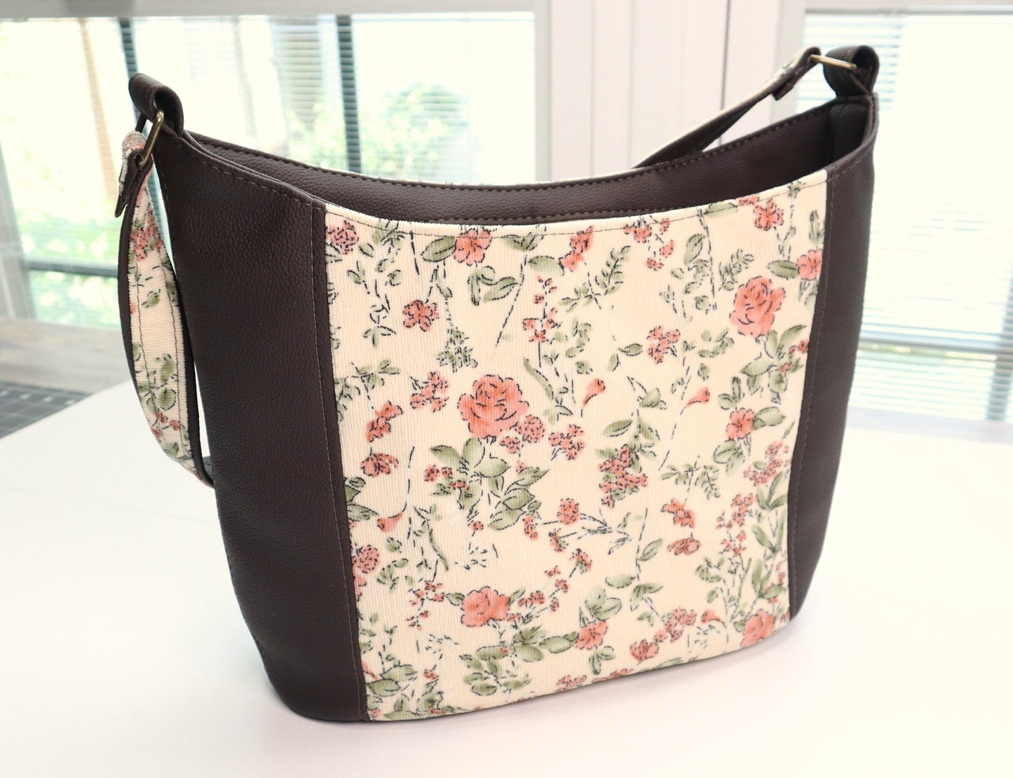 Everyday Shoulder Bag - Heirloom & Dark Chocolate