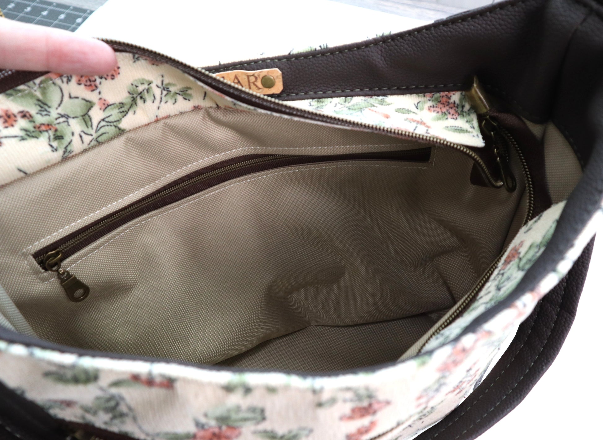 Everyday Shoulder Bag - Heirloom & Dark Chocolate