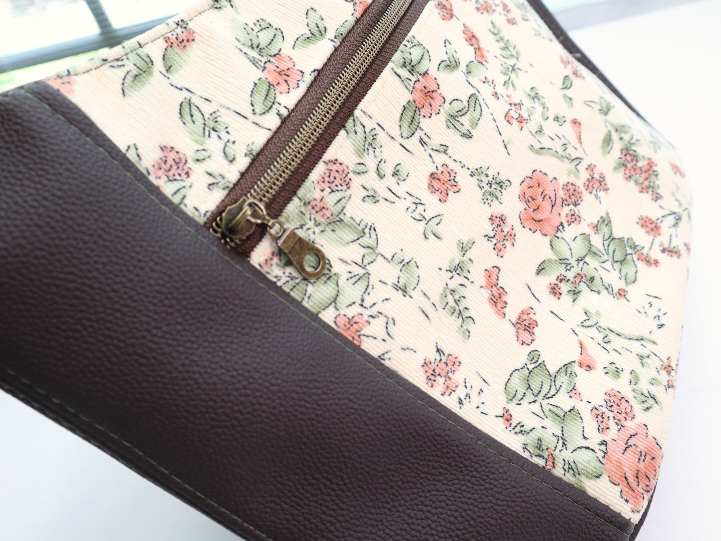 Everyday Shoulder Bag - Heirloom & Dark Chocolate