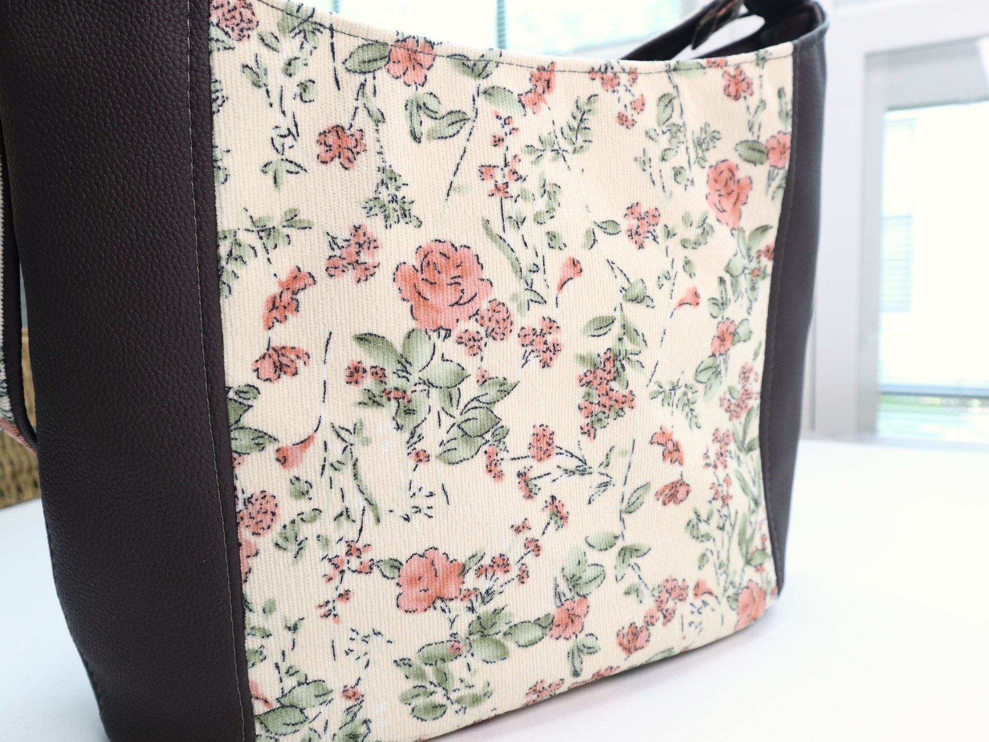 Everyday Shoulder Bag - Heirloom & Dark Chocolate